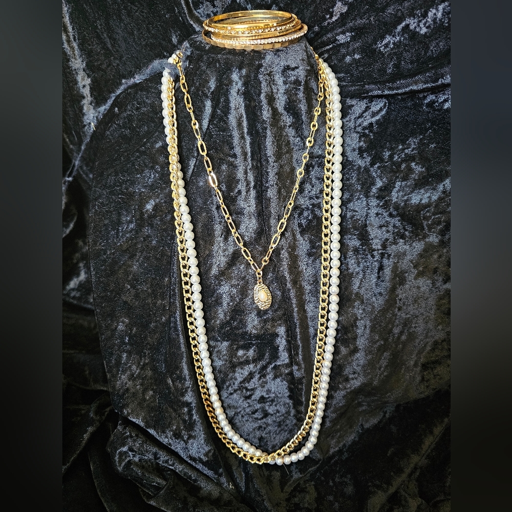 Jewerly Bundle 2 Necklaces, 5 Bracelets
